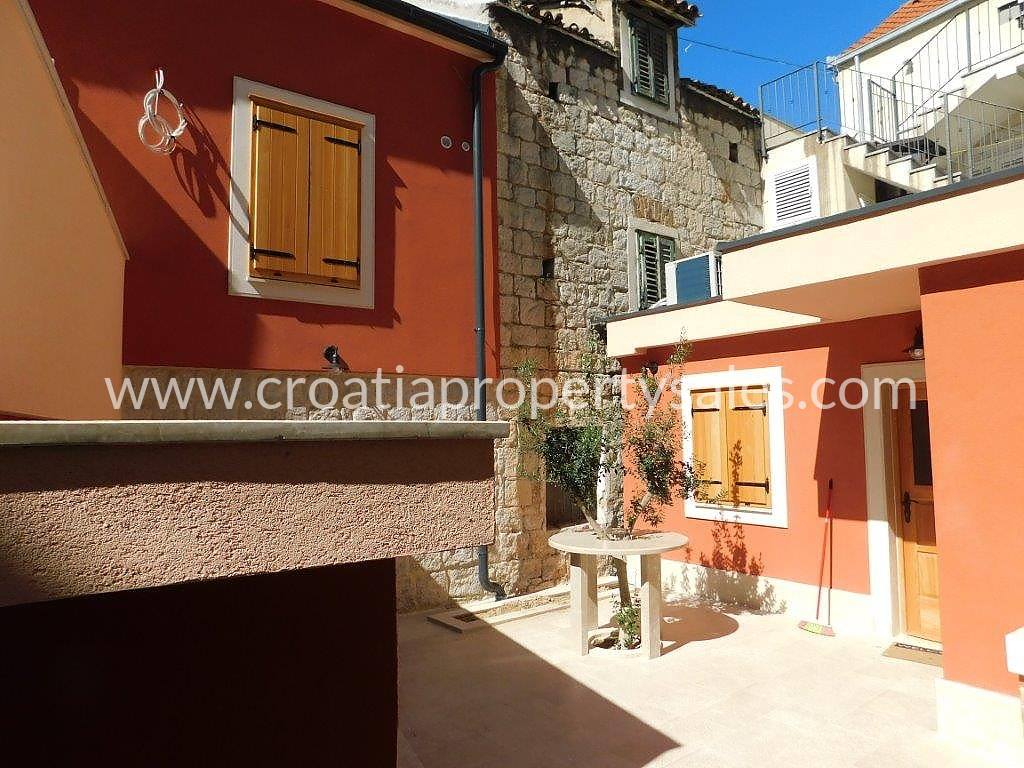 Split house for sale 2639 Croatia Property Sales