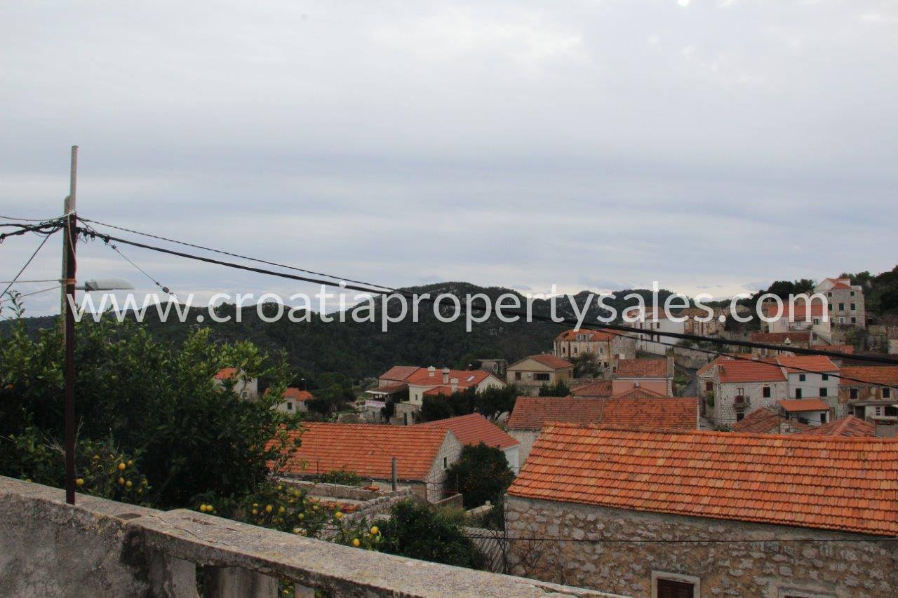 Lastovo old stone house for sale 4345