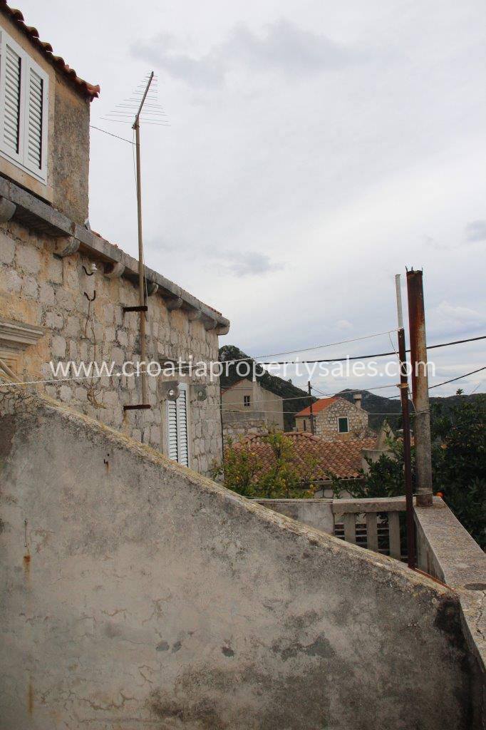 Lastovo old stone house for sale 4345